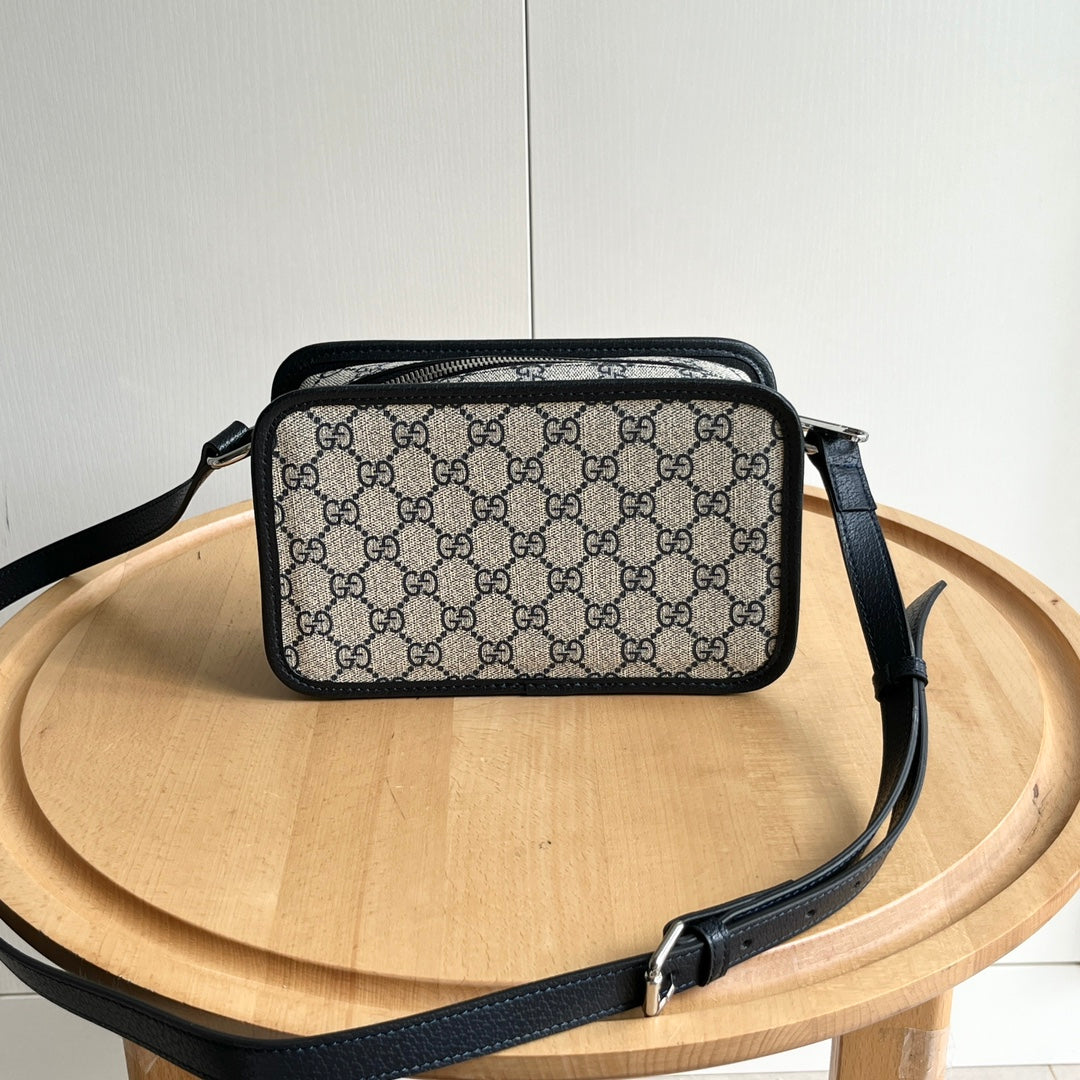 155NB81BDE Stylish leather bag