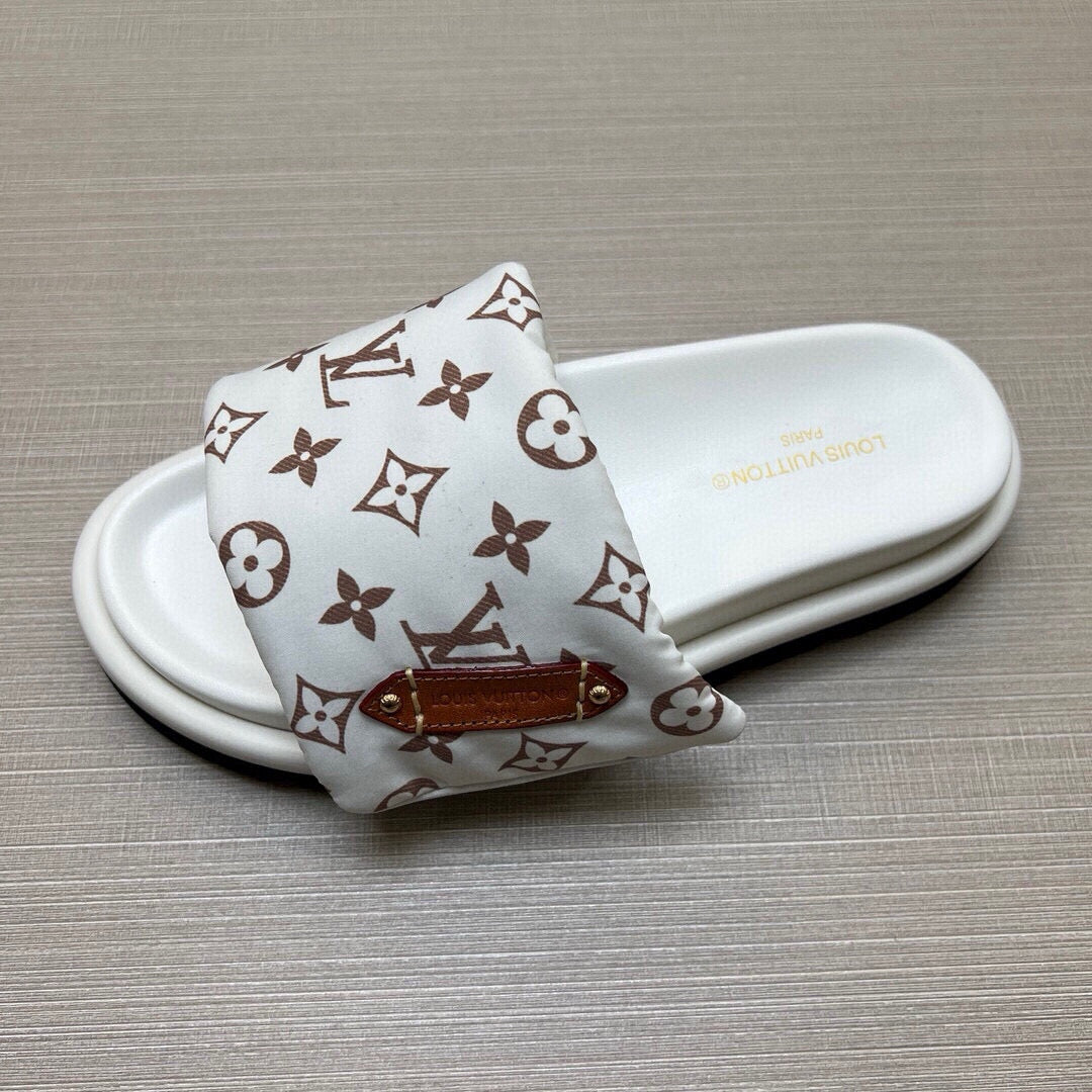 5QE9ZDE Stylish Slippers