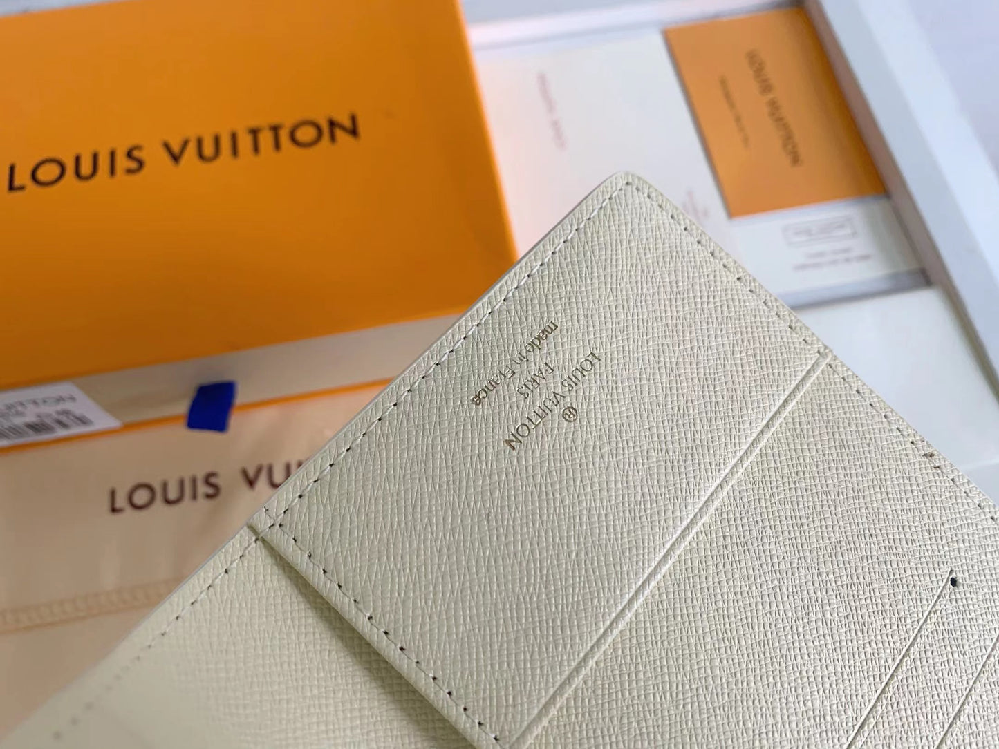 AE300BDE Stylish leather wallets