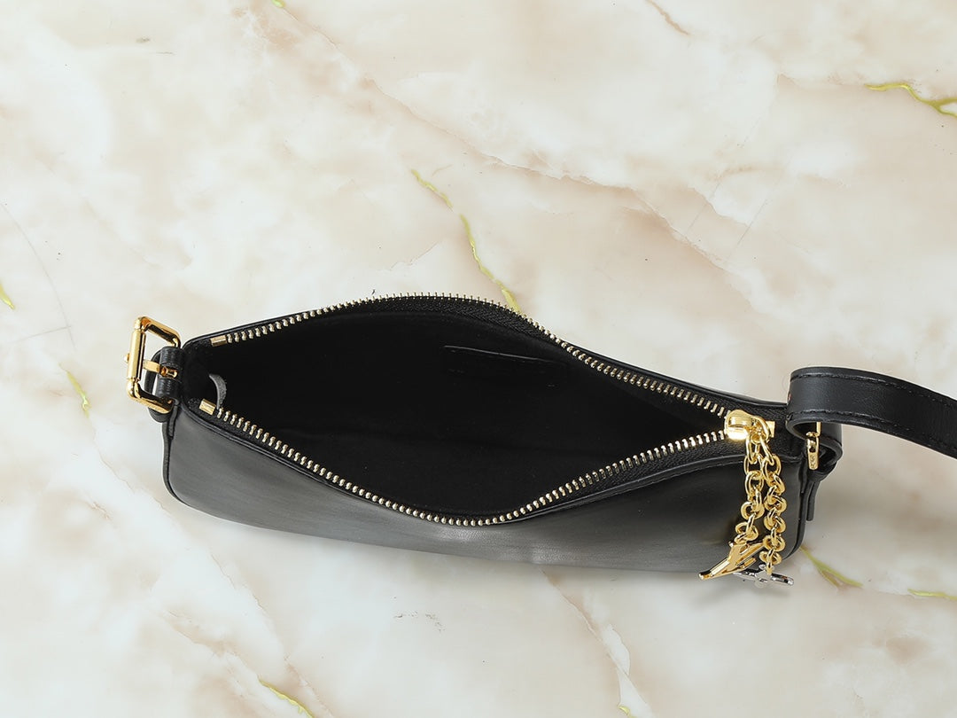 15RE23BDE Stylish leather bag