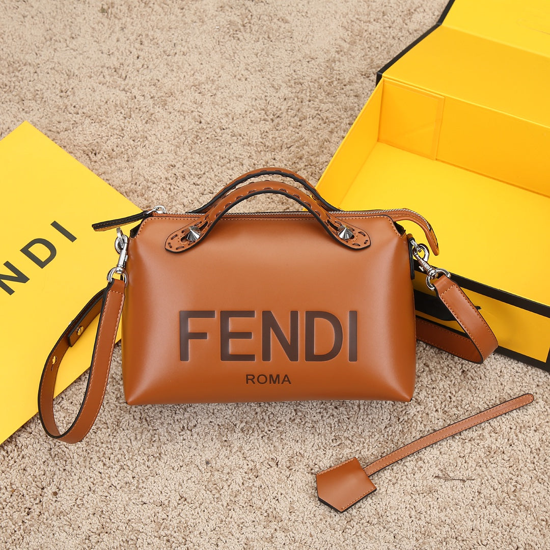 5F41BDE Stylish leather bag