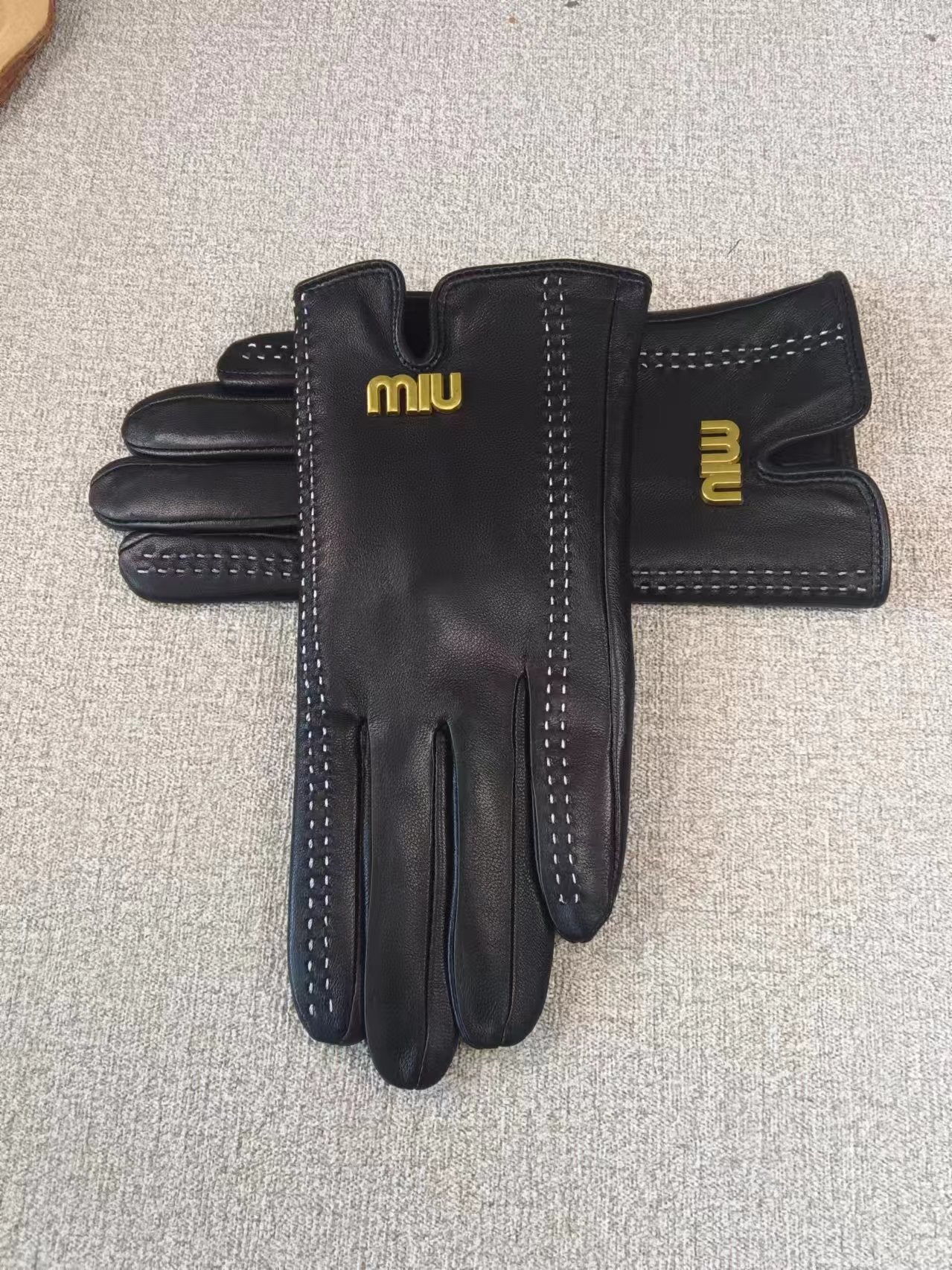 24A105SDE Stylish gloves