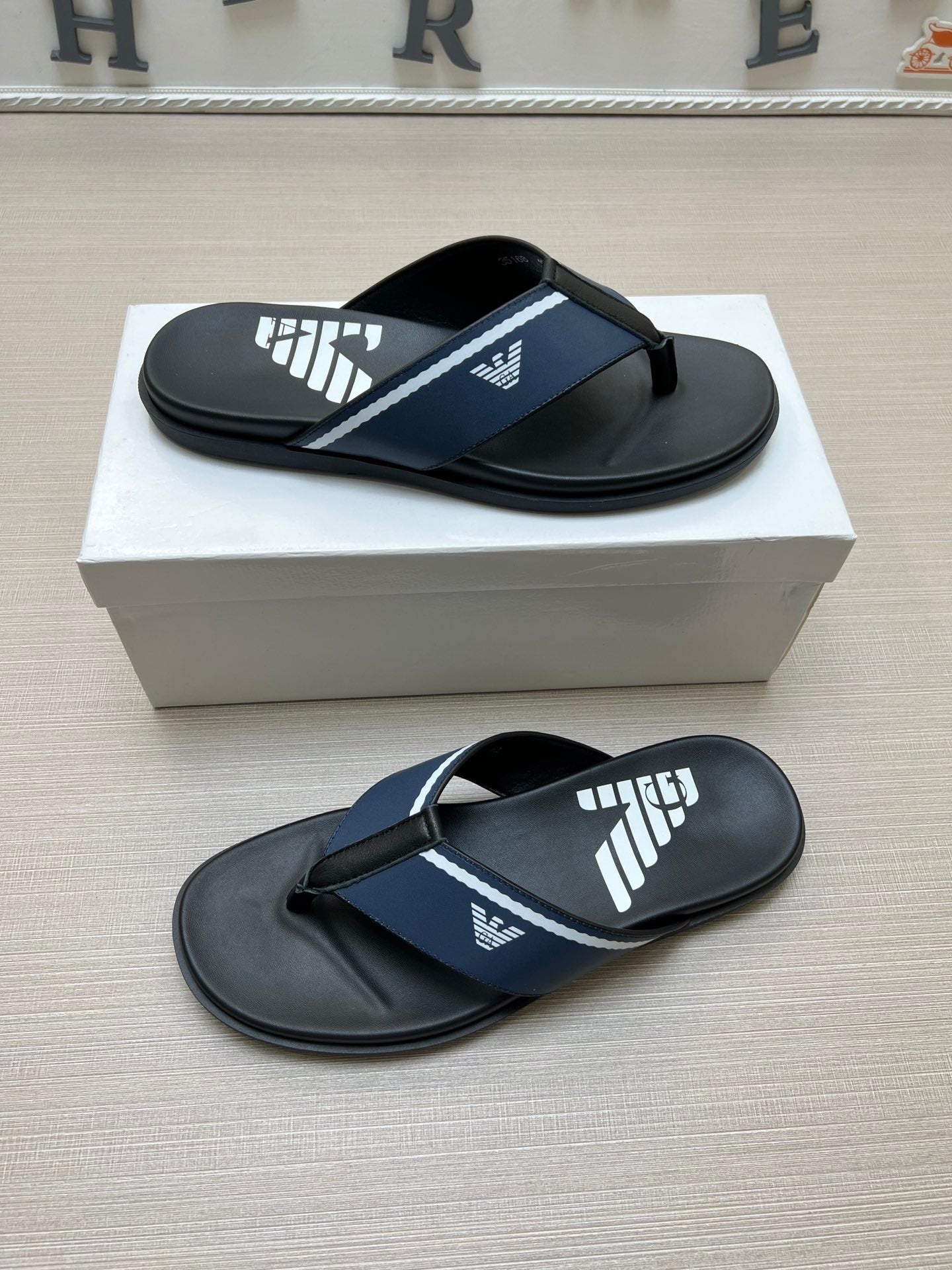 54A104ZDE Stylish slippers