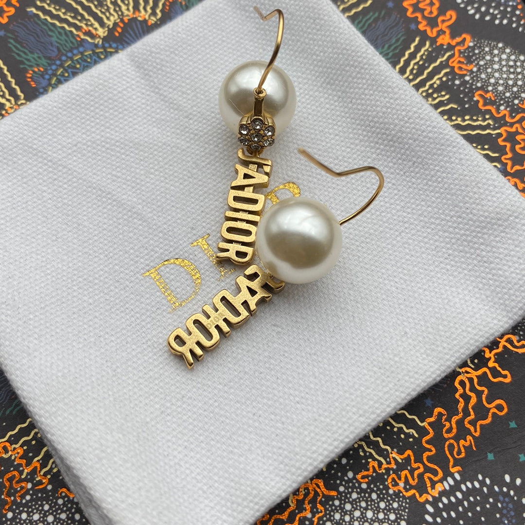 1YD186EDE Stylish Earrings