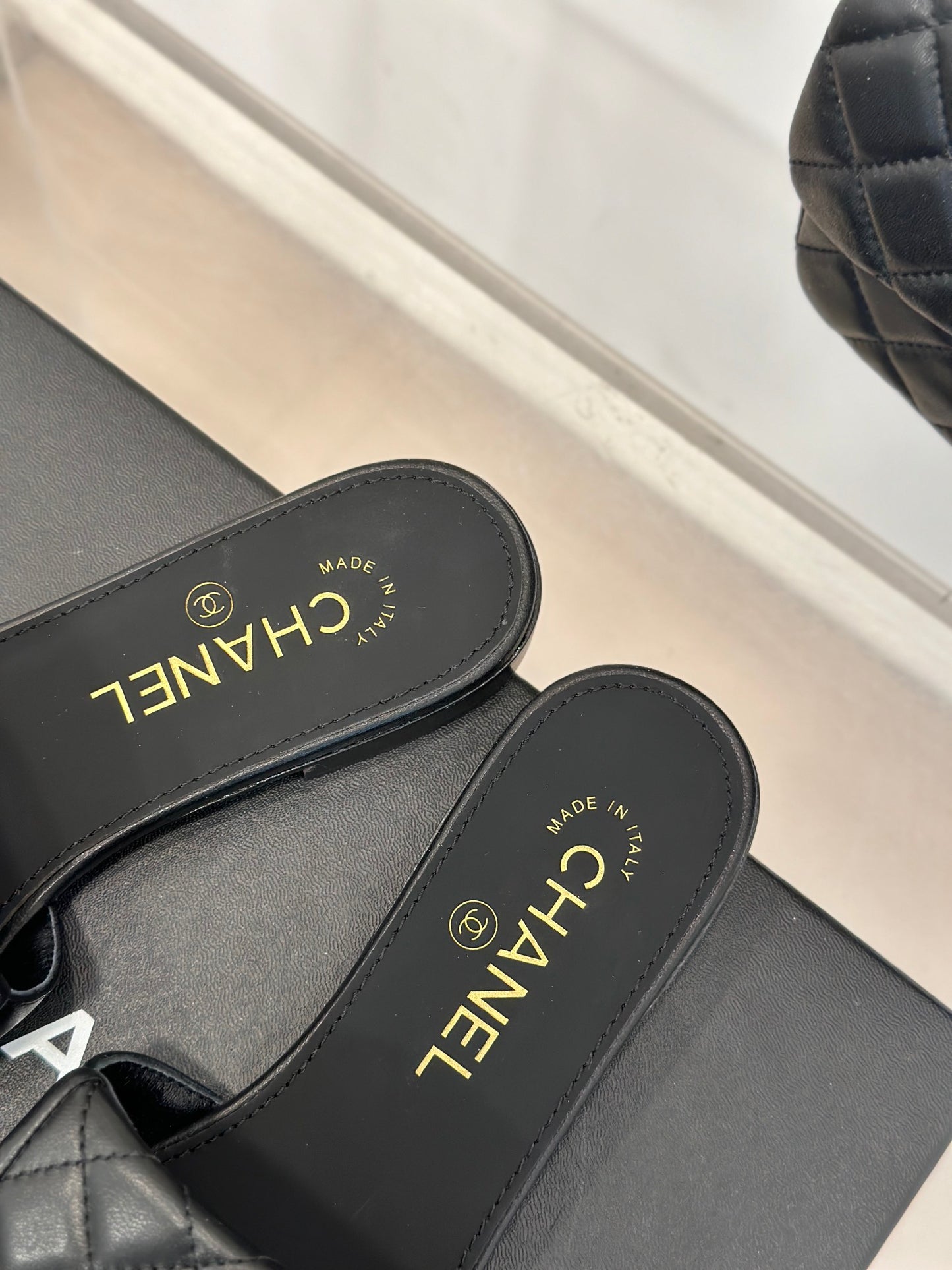 1WC254ZDE Stylish Slippers