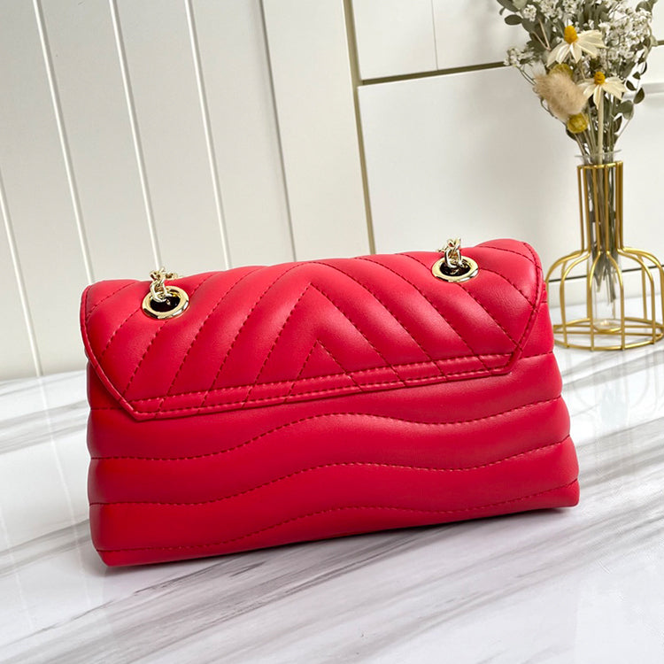 AE028BDE Stylish leather bag