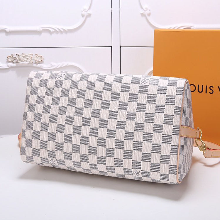 2E17BDE Stylish leather bag