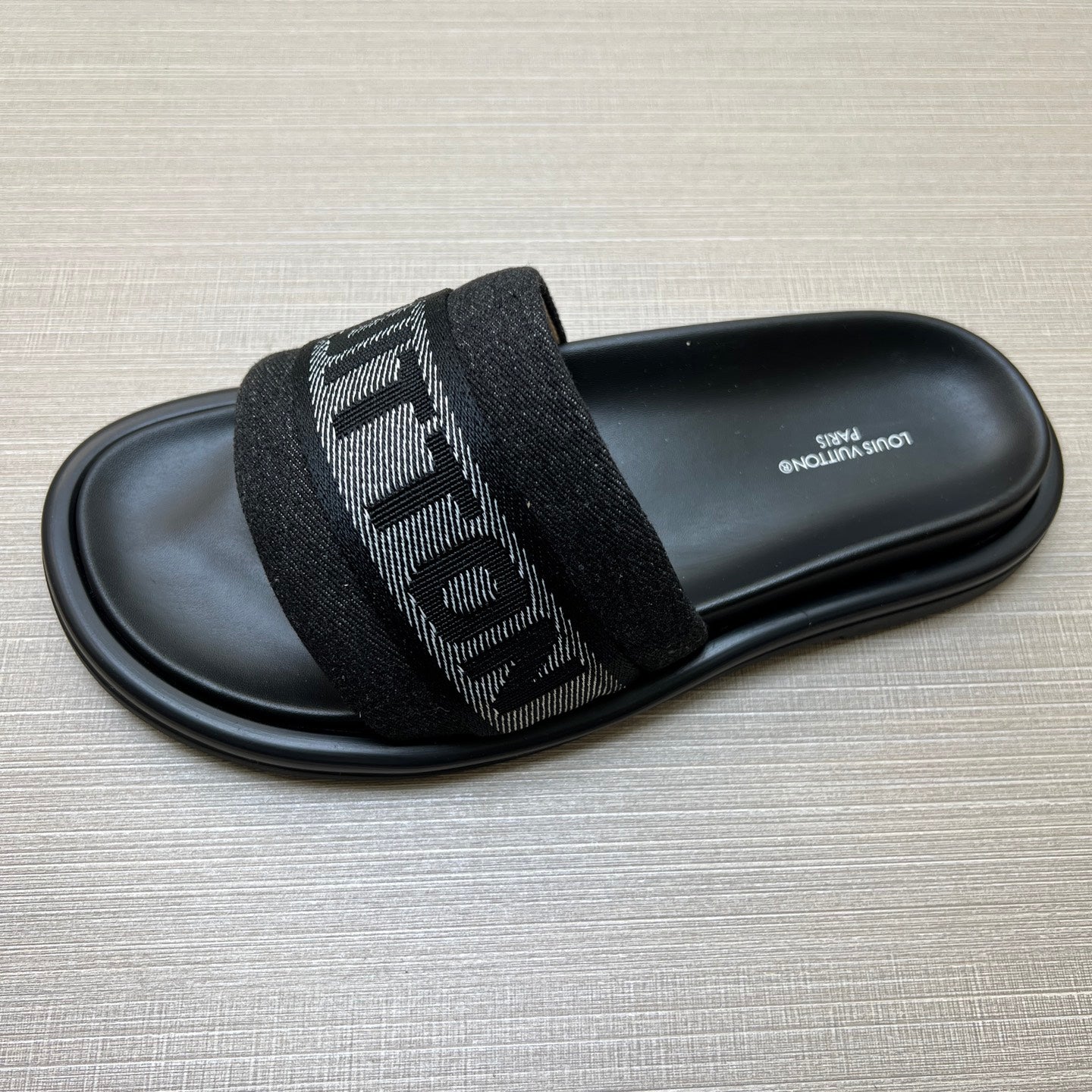 535ZE300ZDE Stylish Slippers
