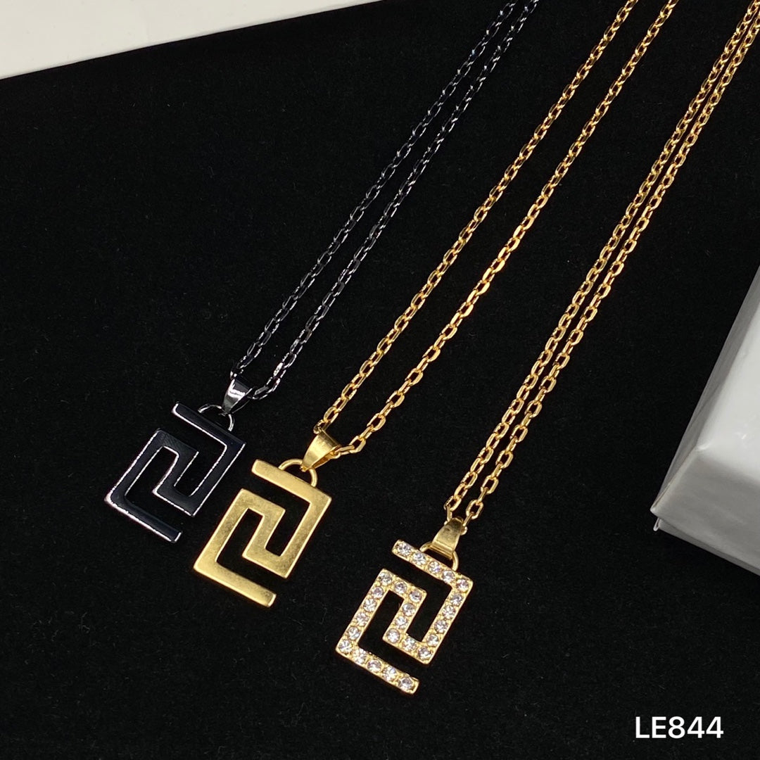 175RV67XDE Stylish Necklace