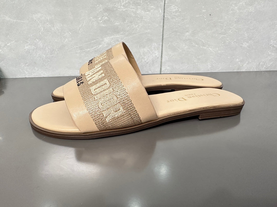 14D32ZDE Stylish slippers