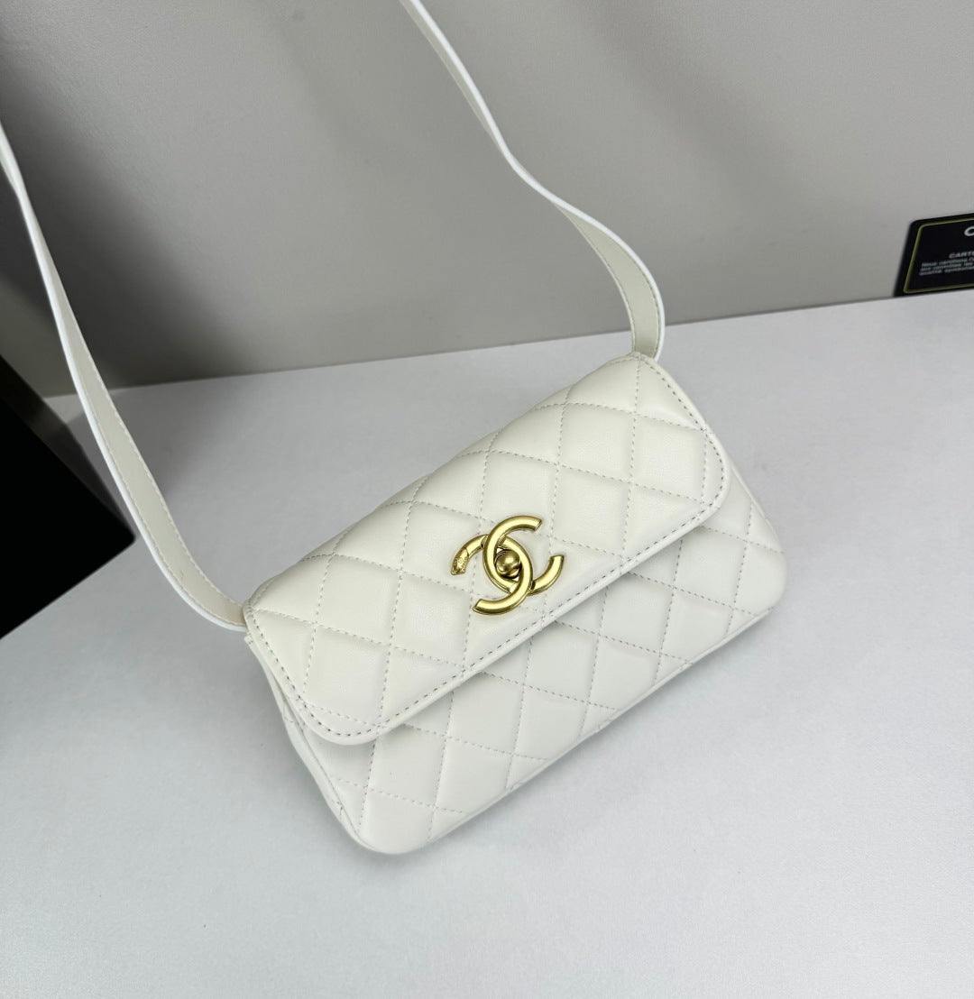 15RC61BDE Stylish leather bag