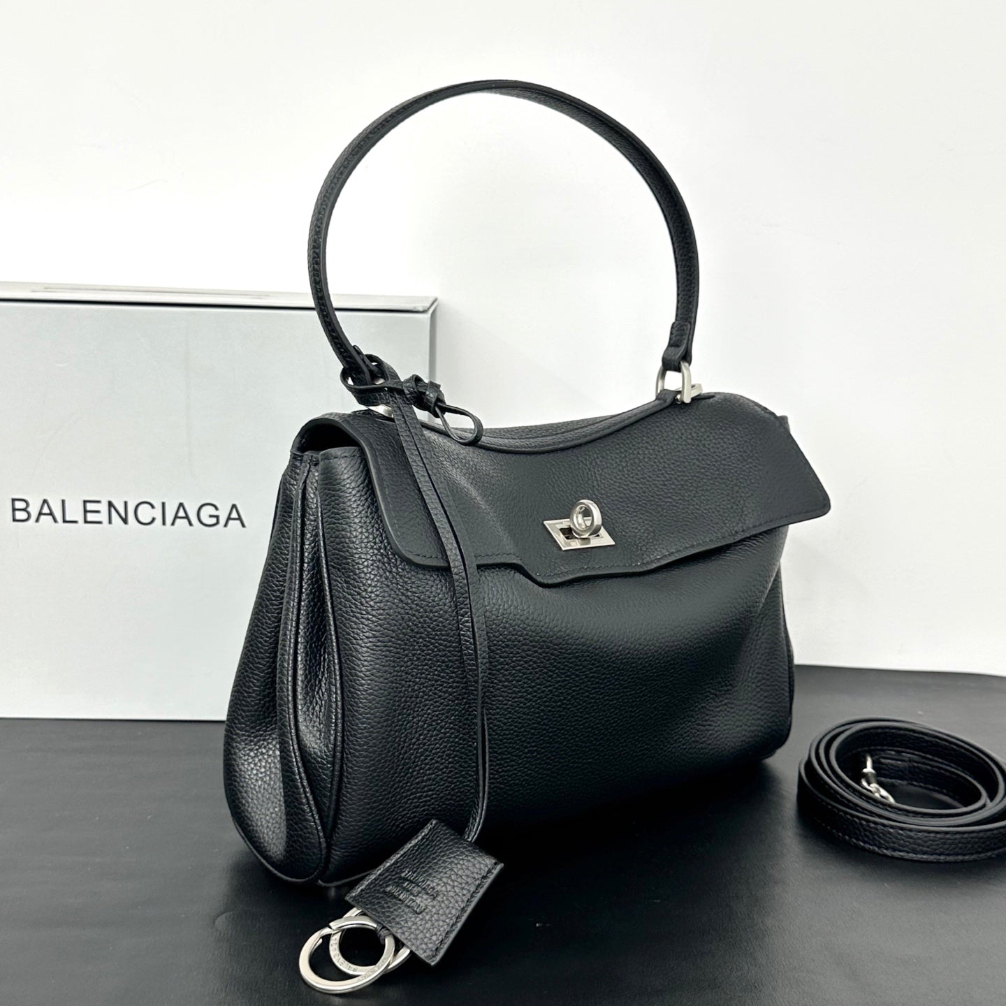 15XJ4BDE Stylish leather bag
