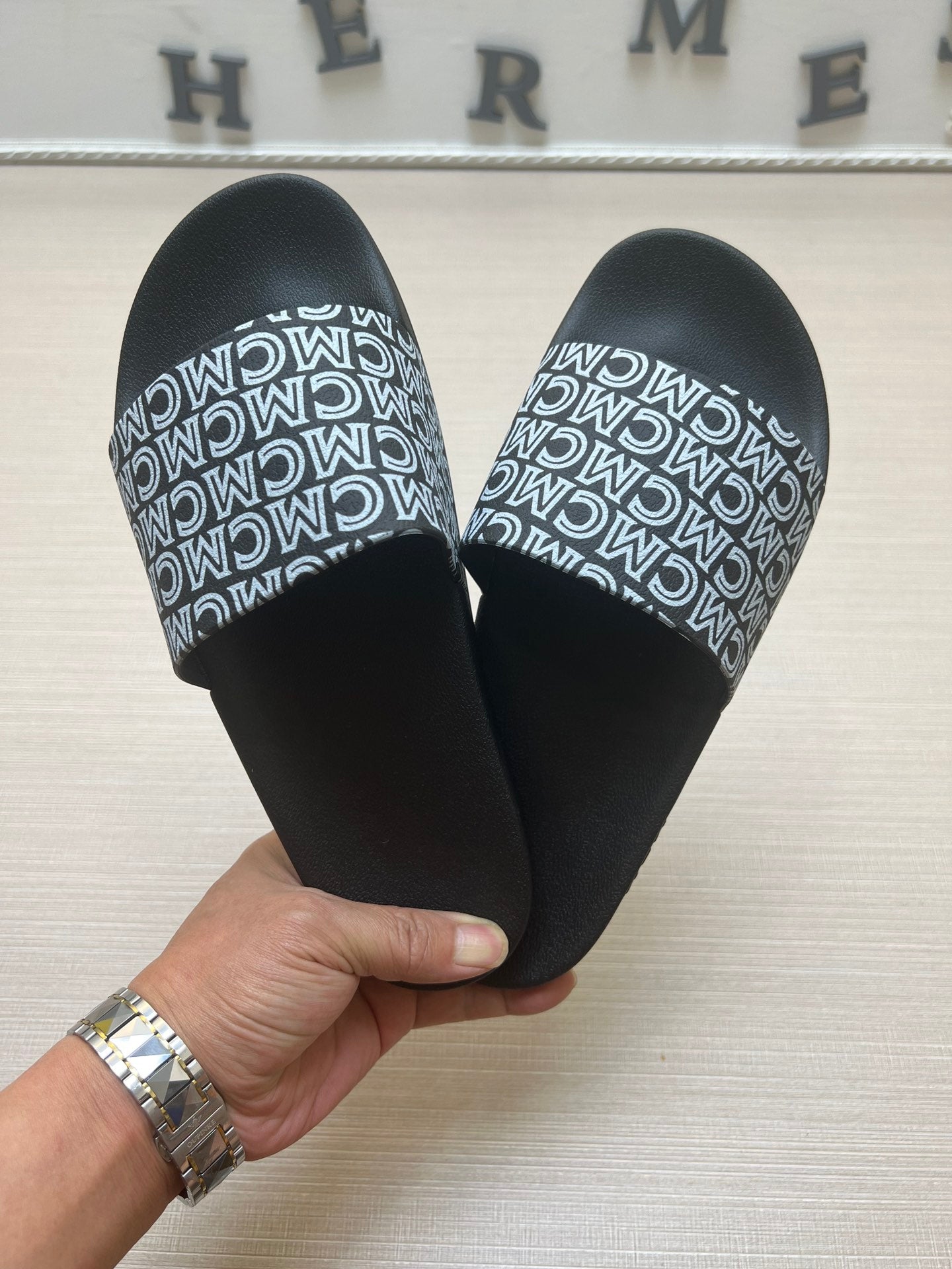 54M45ZDE Stylish slippers