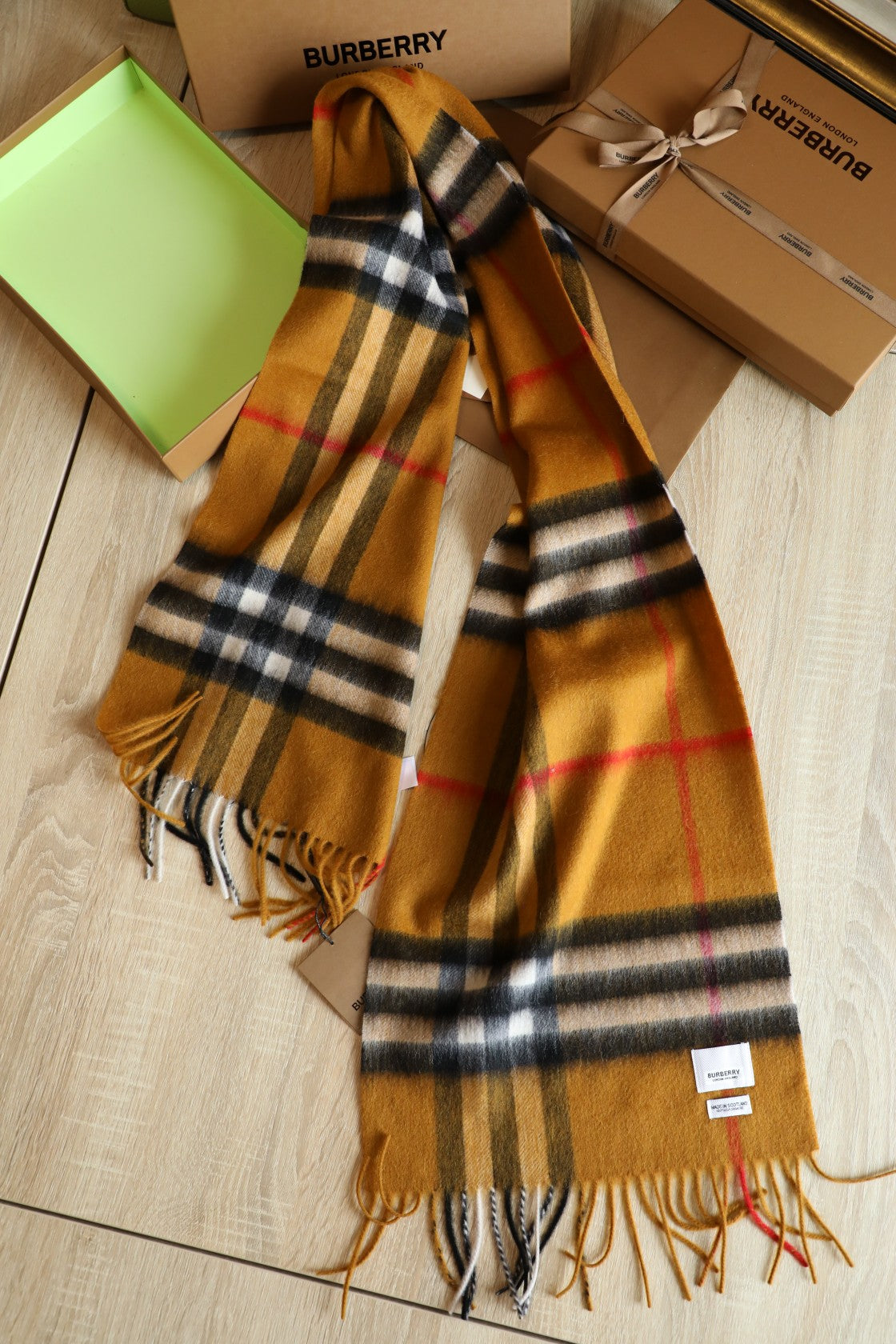 185ZR3WDE Stylish Winter Scarves