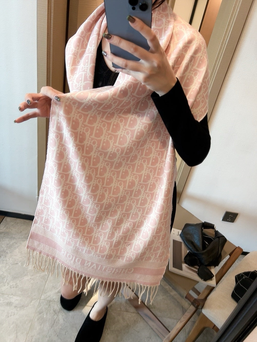 185ZD7WDE Stylish Winter Scarves