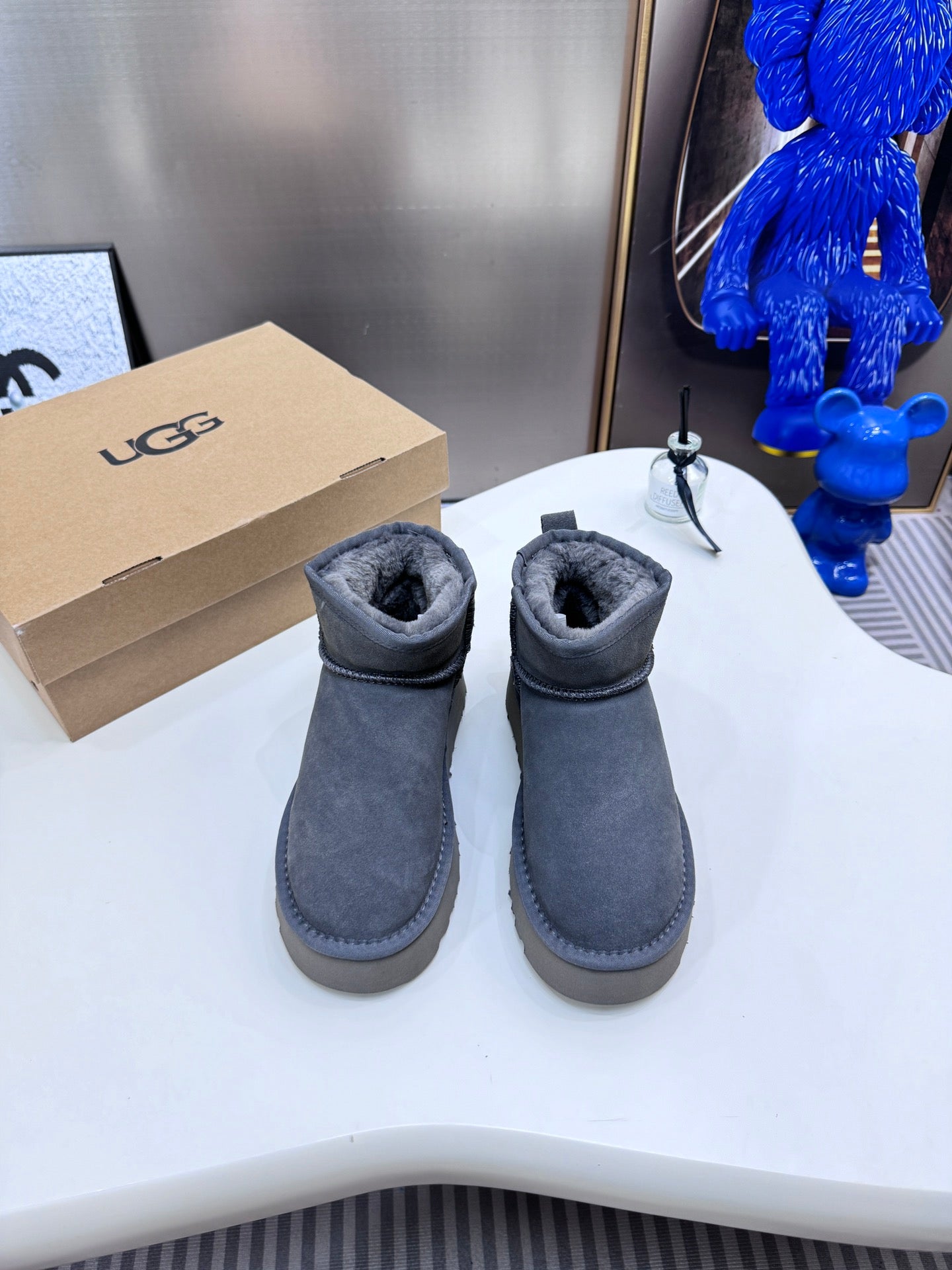 1LU9ZDE Stylish snow boots