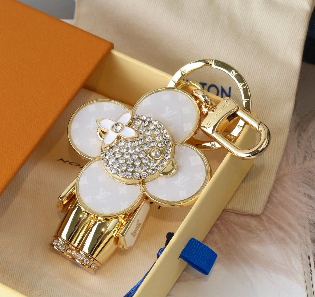 14E64ADE Stylish key closure