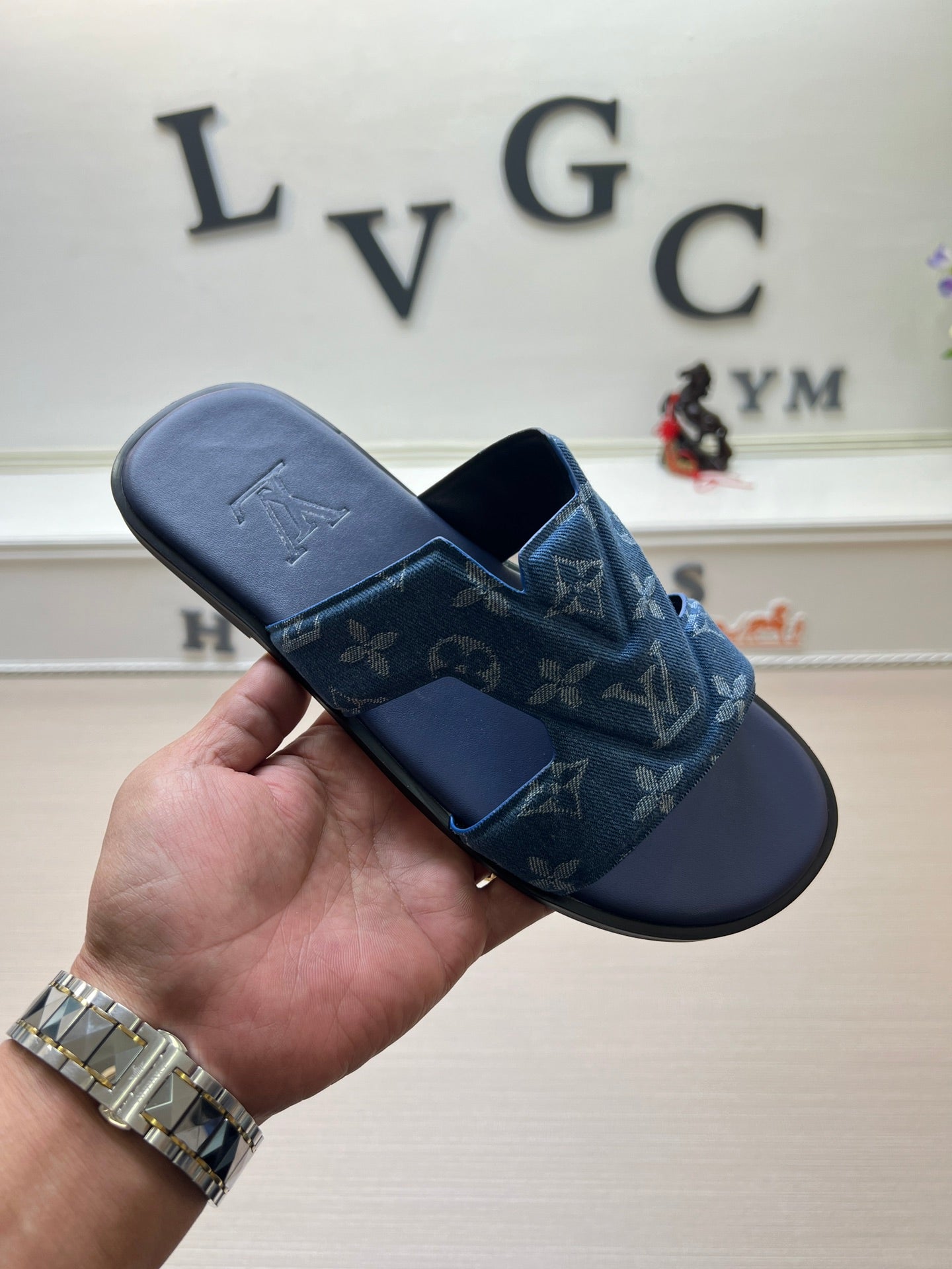 54E109ZDE Stylish slippers