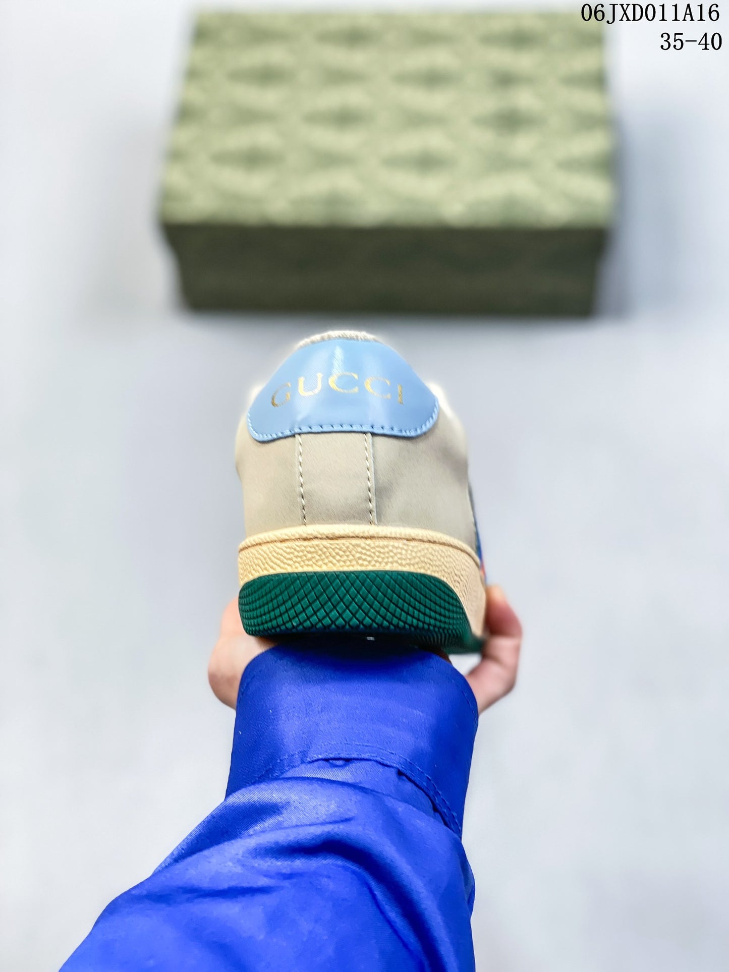 4YB60ZDE Stylish Sneakers
