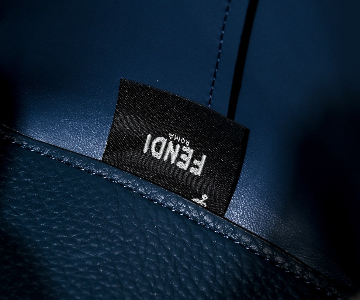 1WF109BDE Stylish leather bag