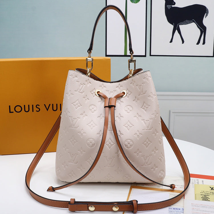 1E81BDE Stylish leather bag