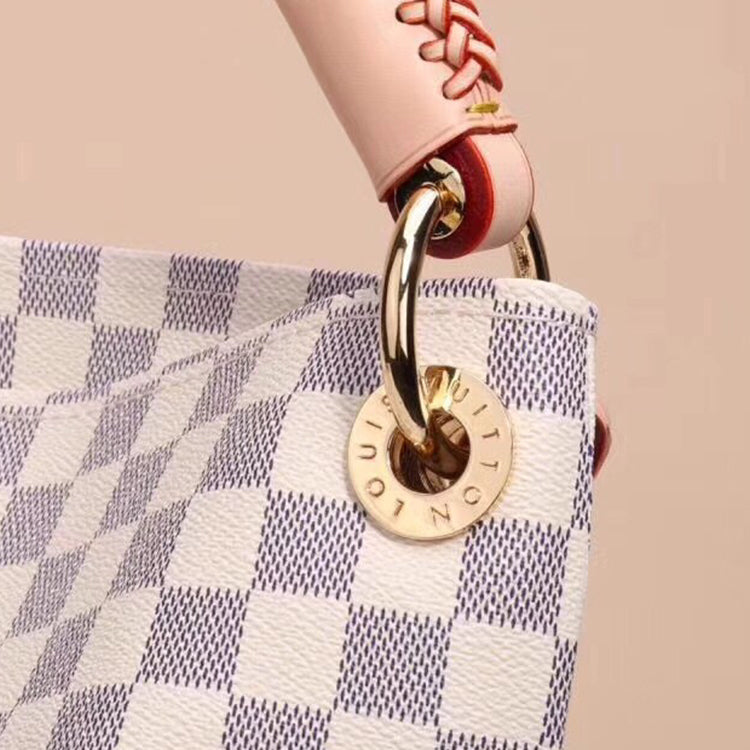 2E01BDE Stylish leather bag