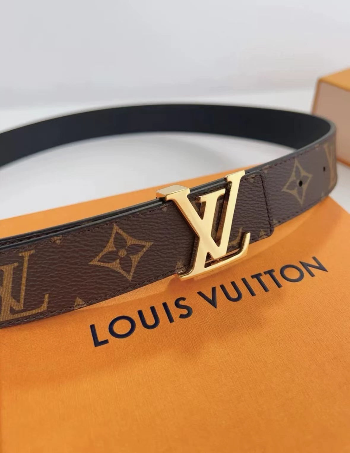 1LE15PDE Stylish High quality belt With full package