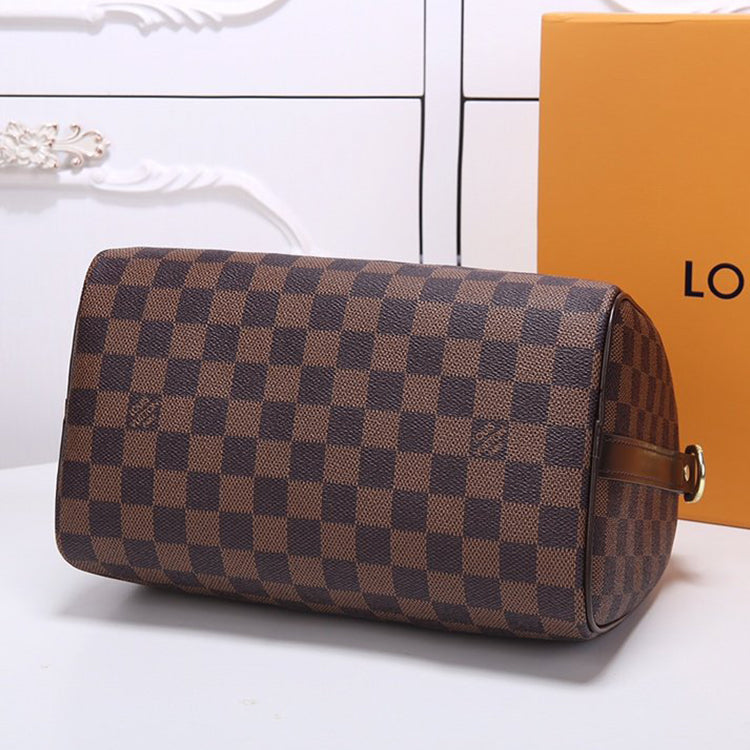 2E16BDE Stylish leather bag