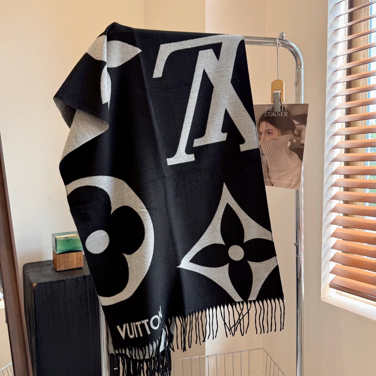 185ZE66WDE Stylish Winter Scarves