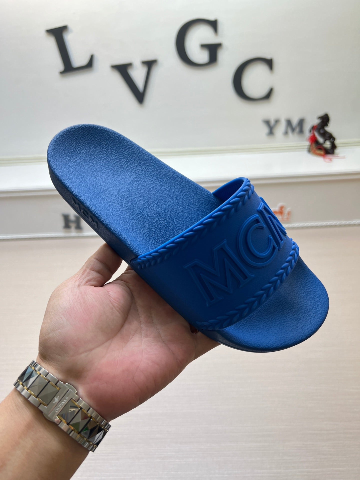 54M42ZDE Stylish slippers