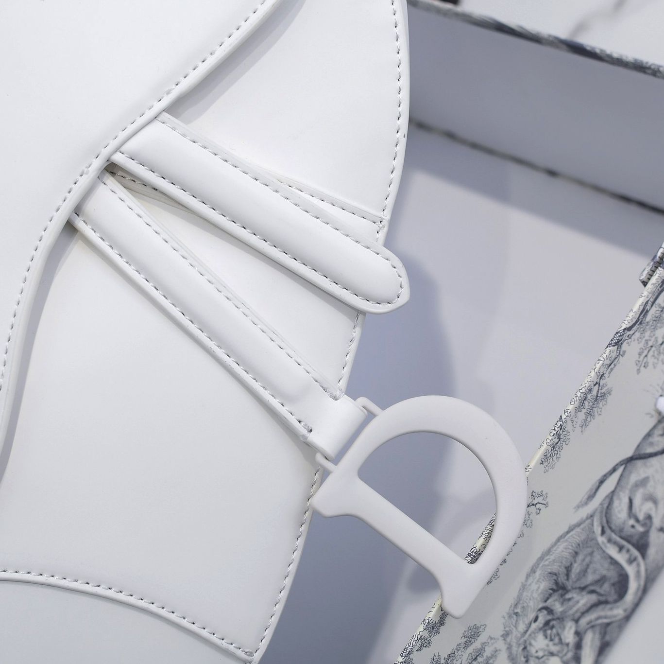 5D10BDE Stylish leather bag