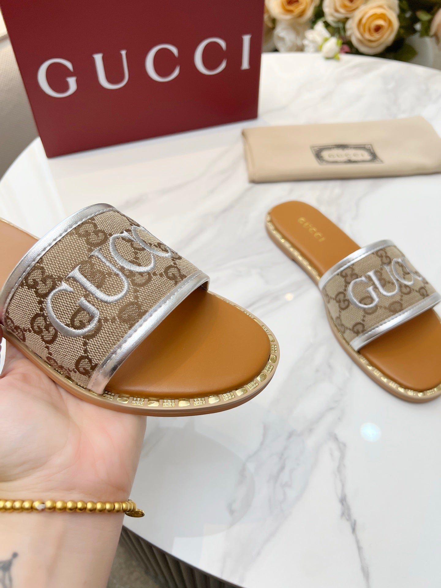 255QB29ZDE Stylish leather Slippers
