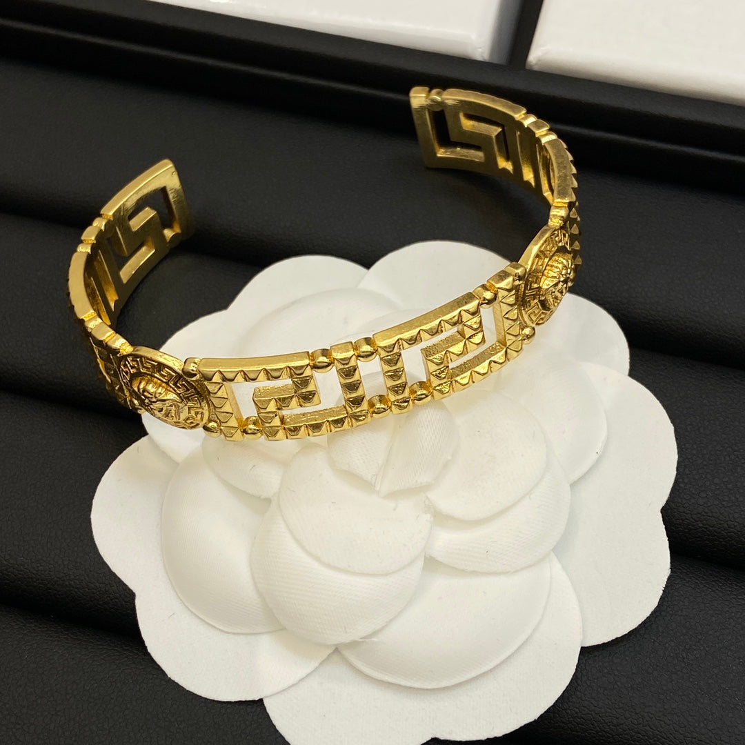1NV61KDE Stylish bracelet