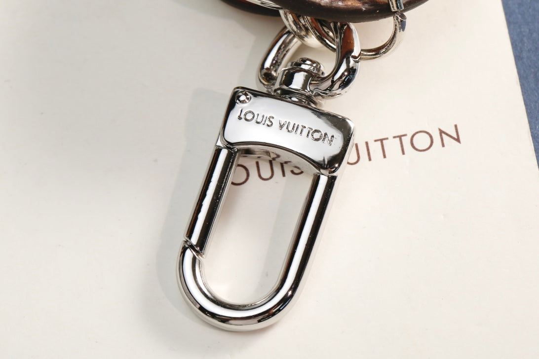 3RE18ADE Stylish key closure