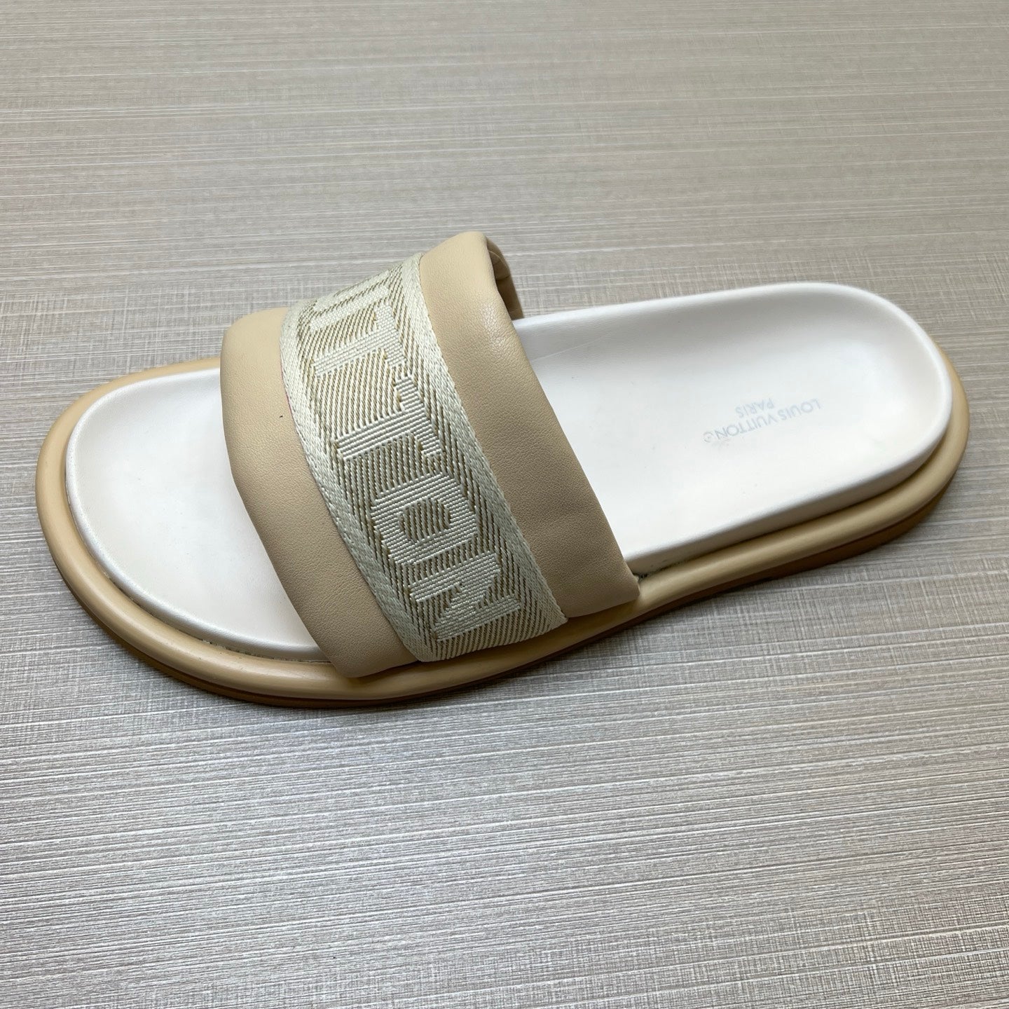 535ZE299ZDE Stylish Slippers