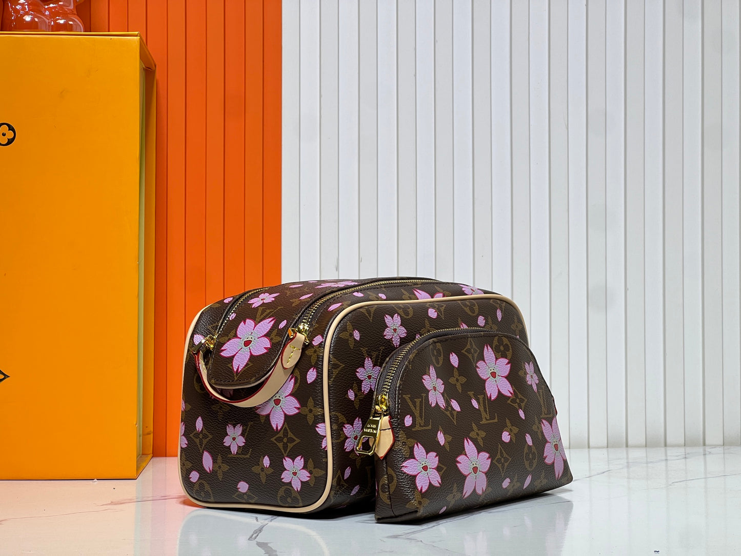 165NE108BDE Stylish leather bag