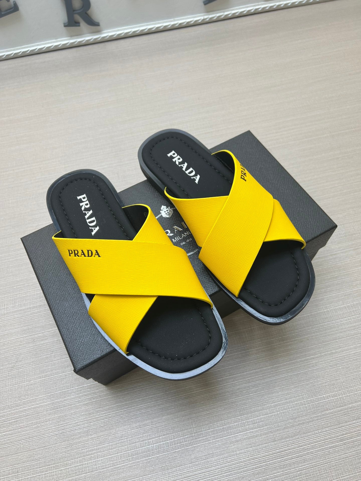 54PD75ZDE Stylish slippers