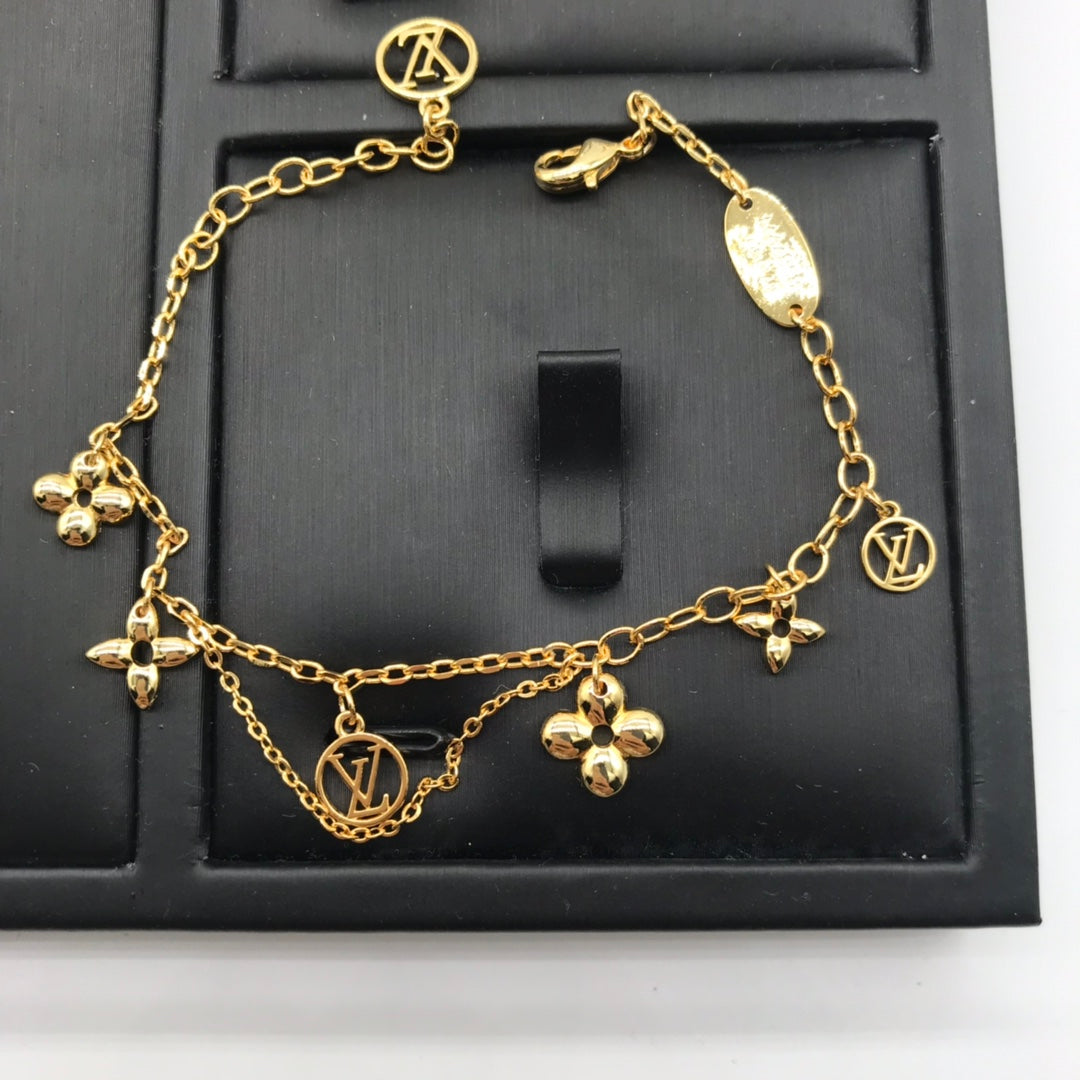 1XE599XDE Stylish Earrings Bracelets Necklaces