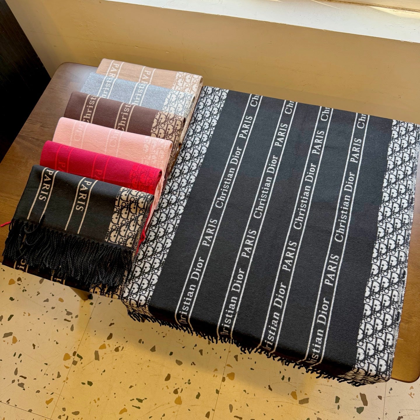 185ZD59WDE Stylish Winter Scarves
