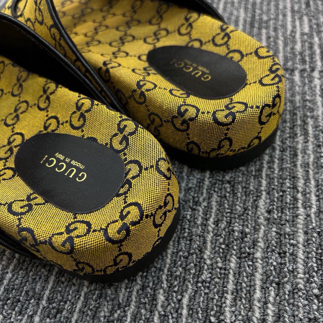 5QB17ZUE Popular shoes
