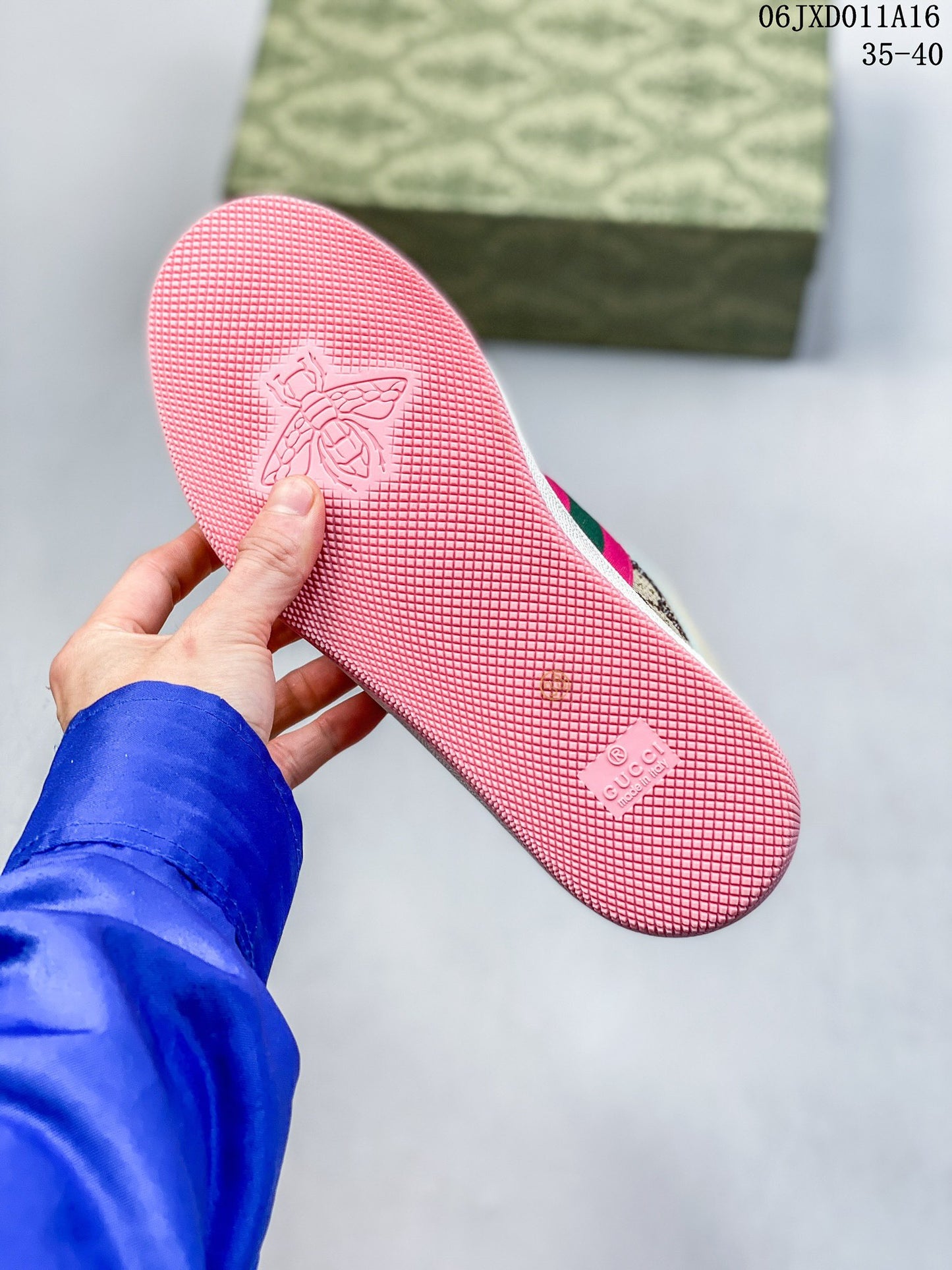 4YB60ZDE Stylish Sneakers