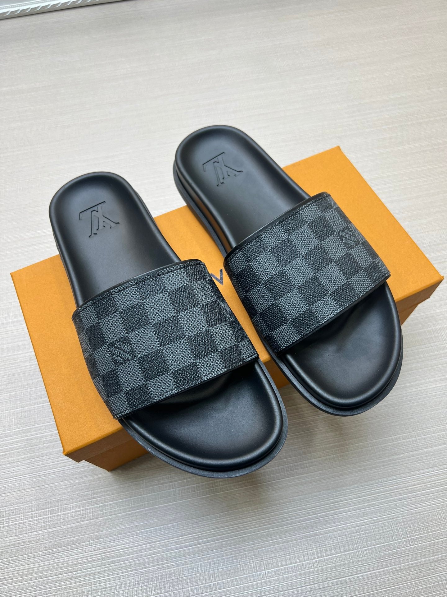 54E59ZDE Stylish slippers
