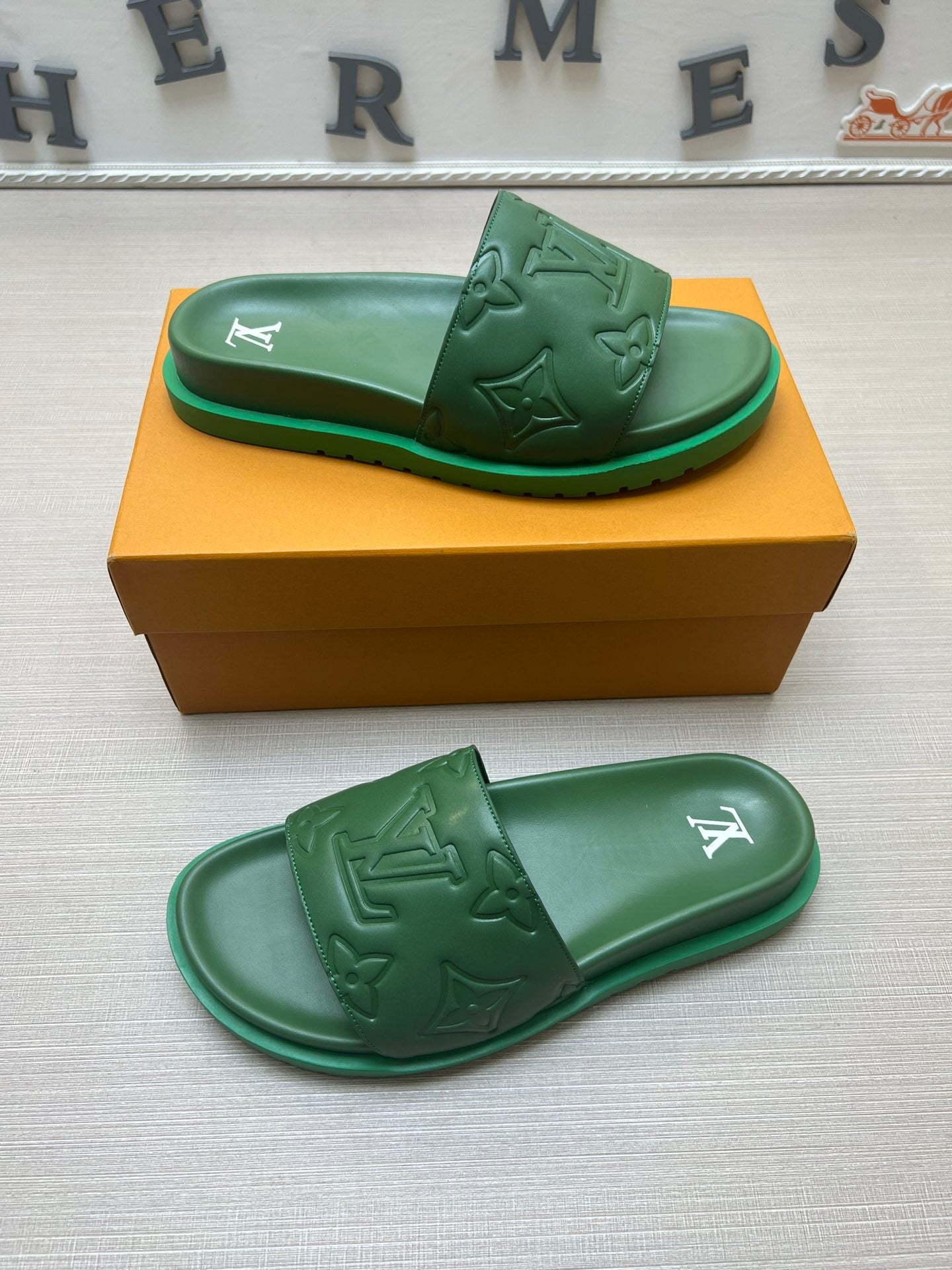54E3ZDE Stylish slippers