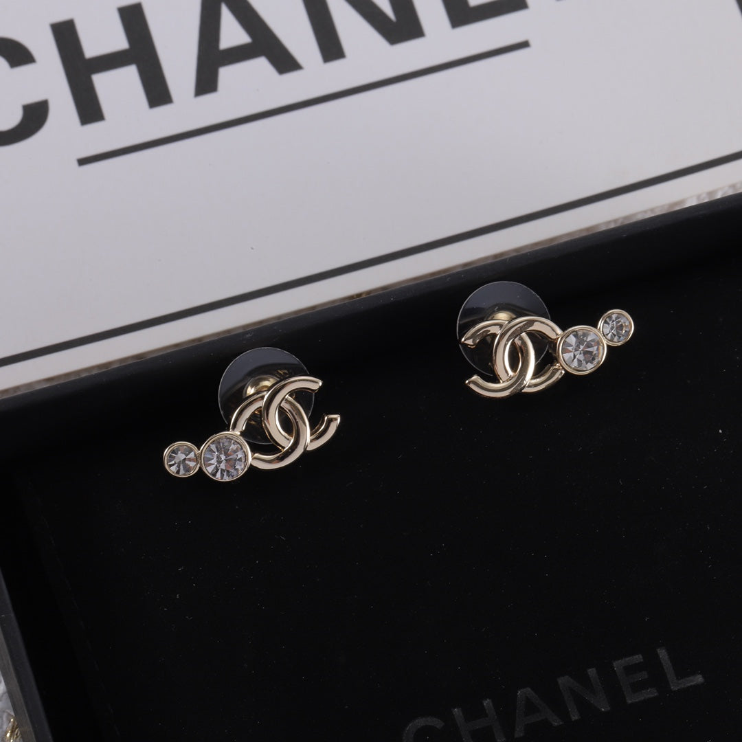 14C1081EDE Stylish Earrings