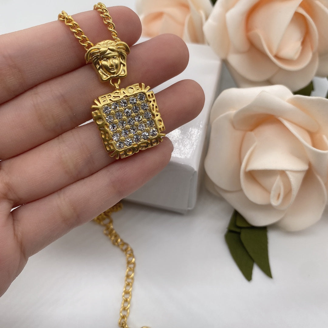 175RV94XDE Stylish Necklace