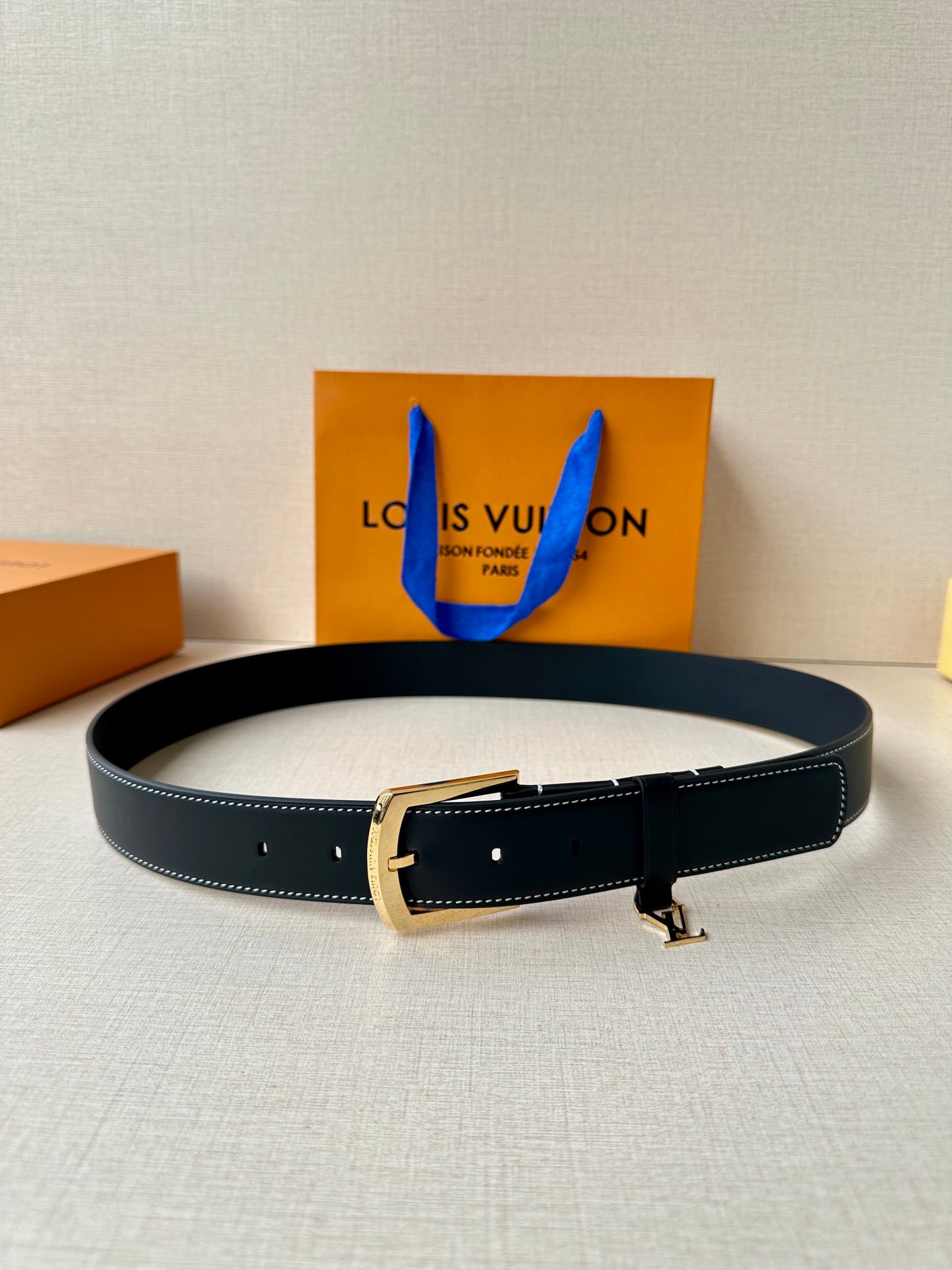 1WE161PDE Stylish High quality belt With full package