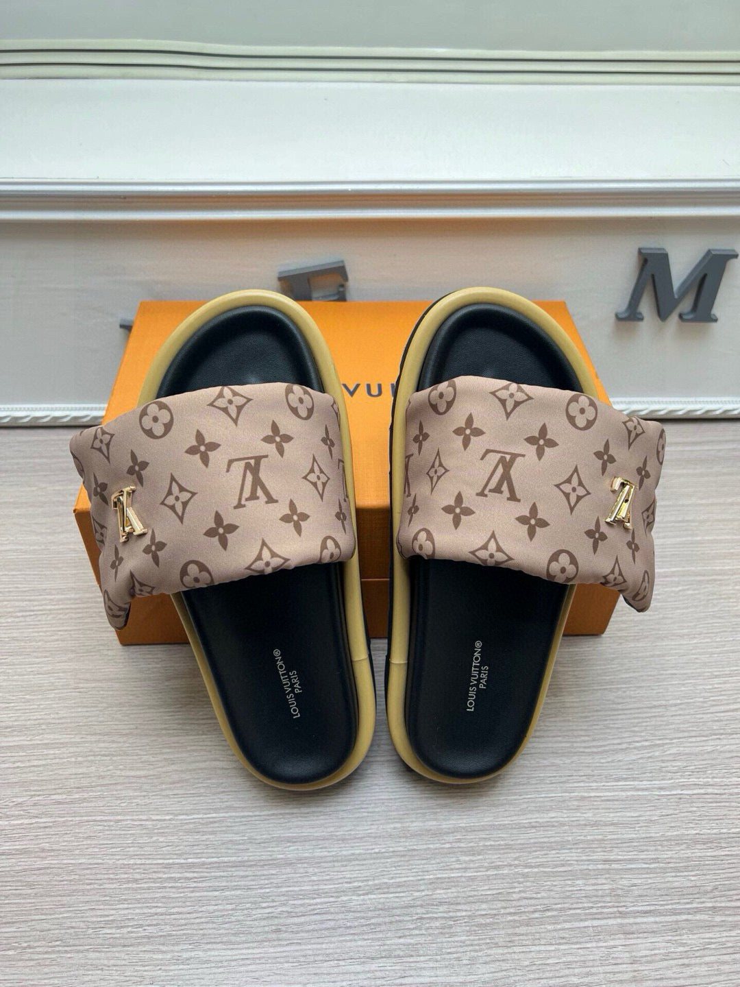 5QE10ZDE Stylish Slippers