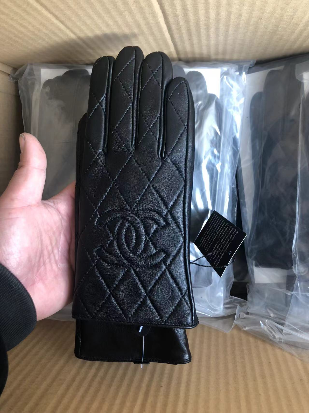 24C75SDE Stylish gloves
