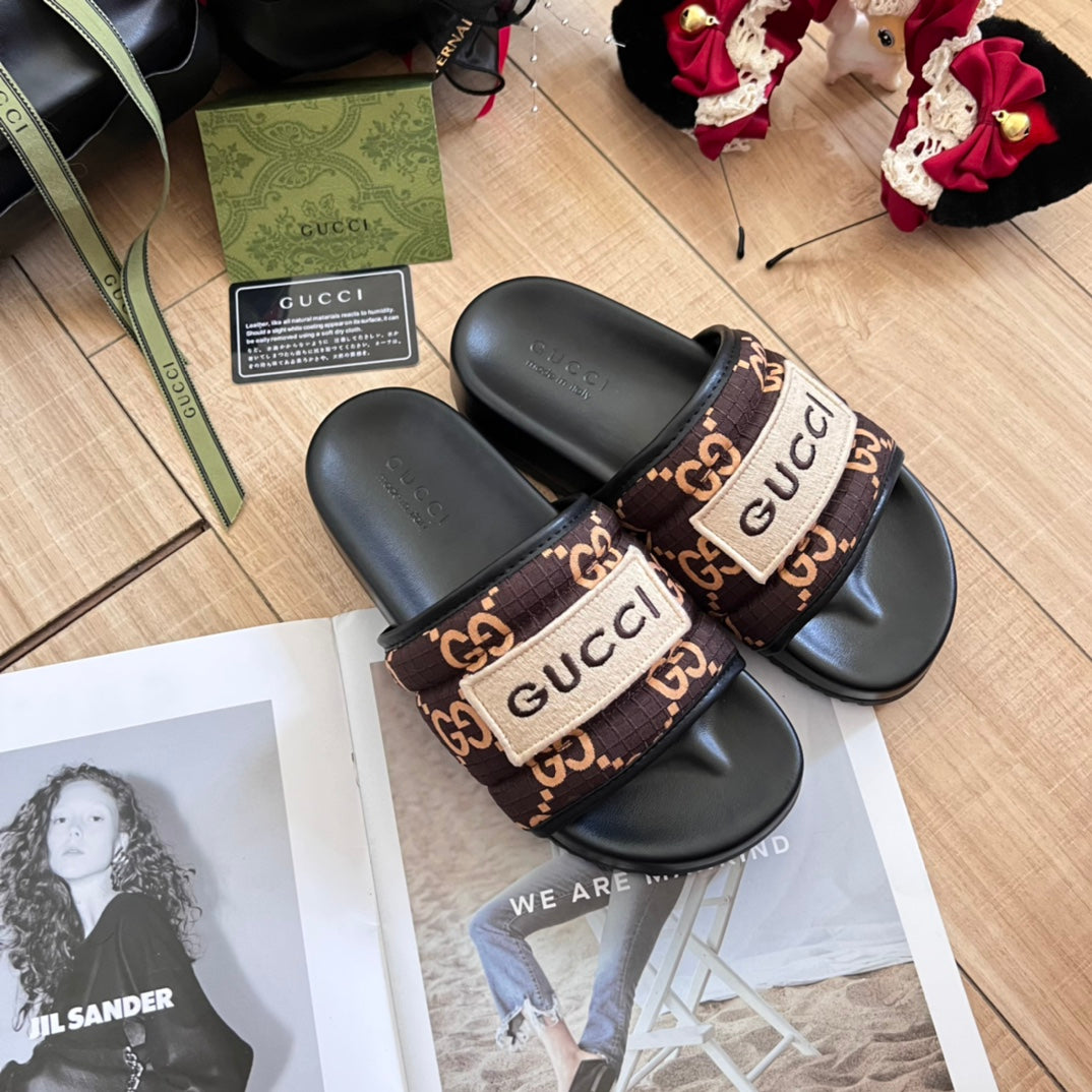 14B84ZDE Stylish Slippers