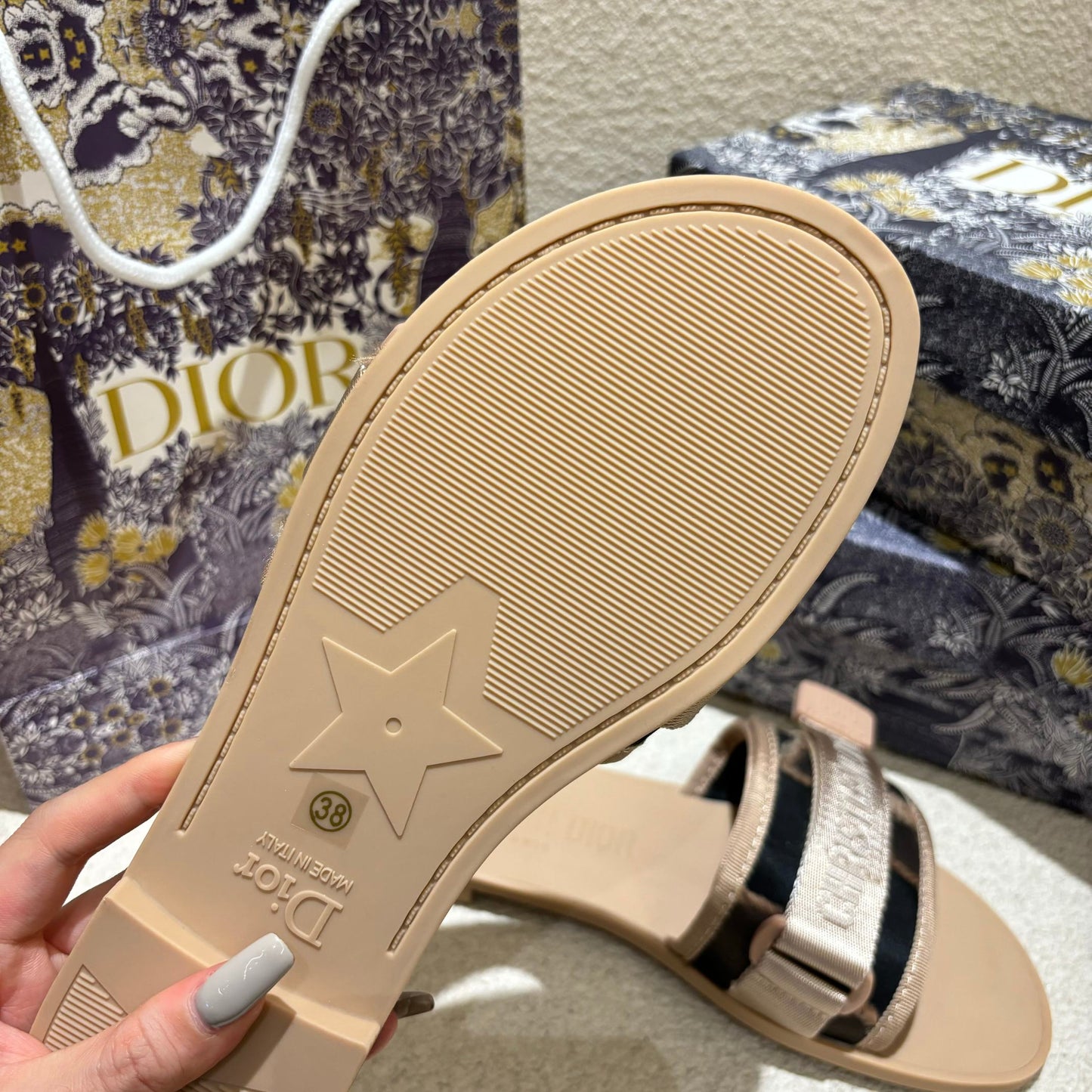 14D17ZDE Stylish slippers